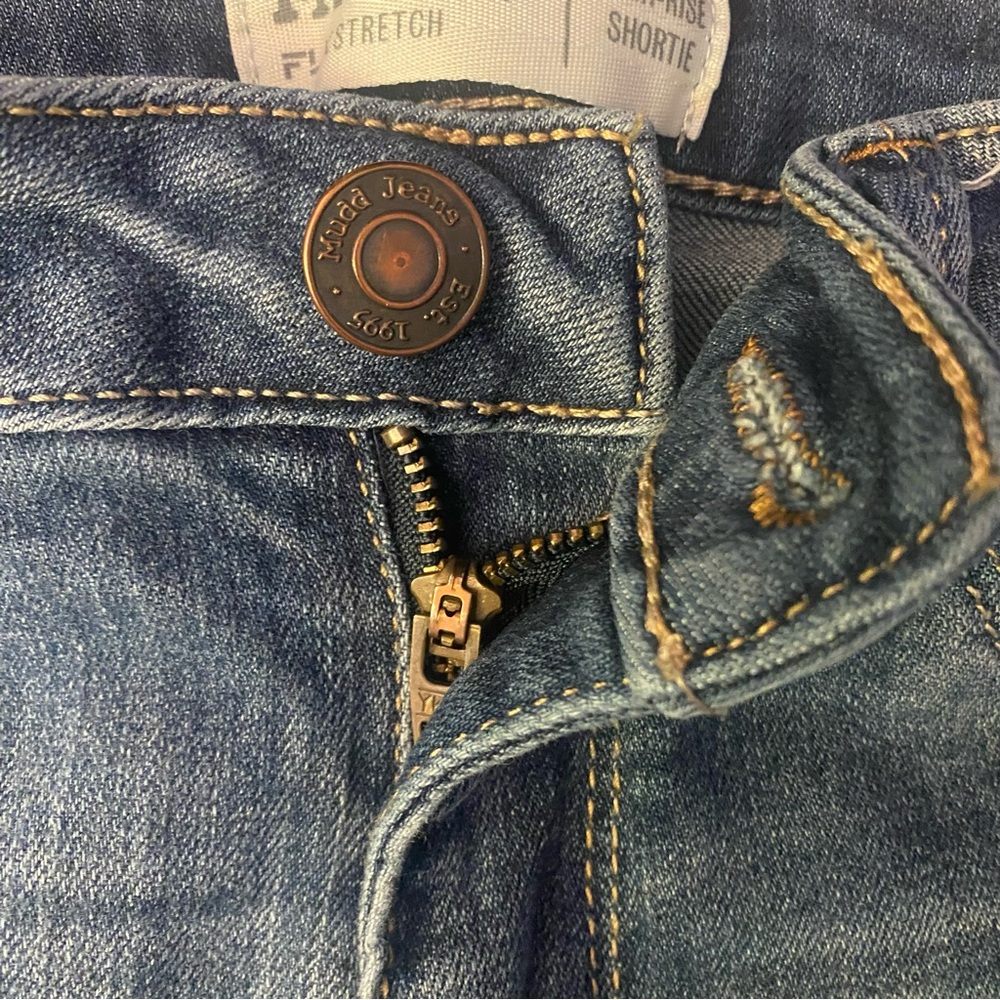 Mudd Dark Blue Ripped Jean Shorts GUC 7 - Picture 6 of 7